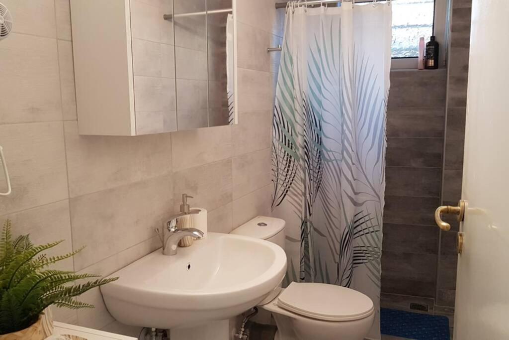 Ellis With Private Entrance And Veranda Apartament *